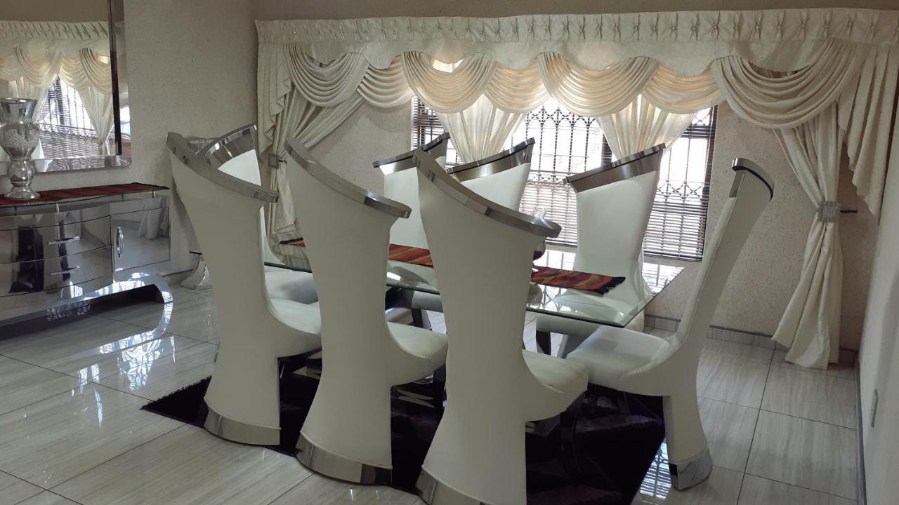 Angelocean Guest House Witbank Eksteriør billede