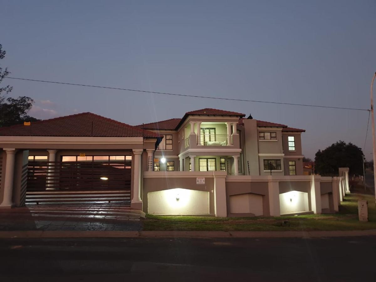 Angelocean Guest House Witbank Eksteriør billede