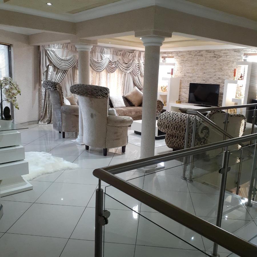 Angelocean Guest House Witbank Eksteriør billede