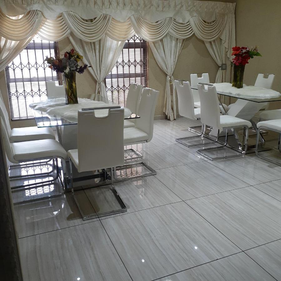 Angelocean Guest House Witbank Eksteriør billede