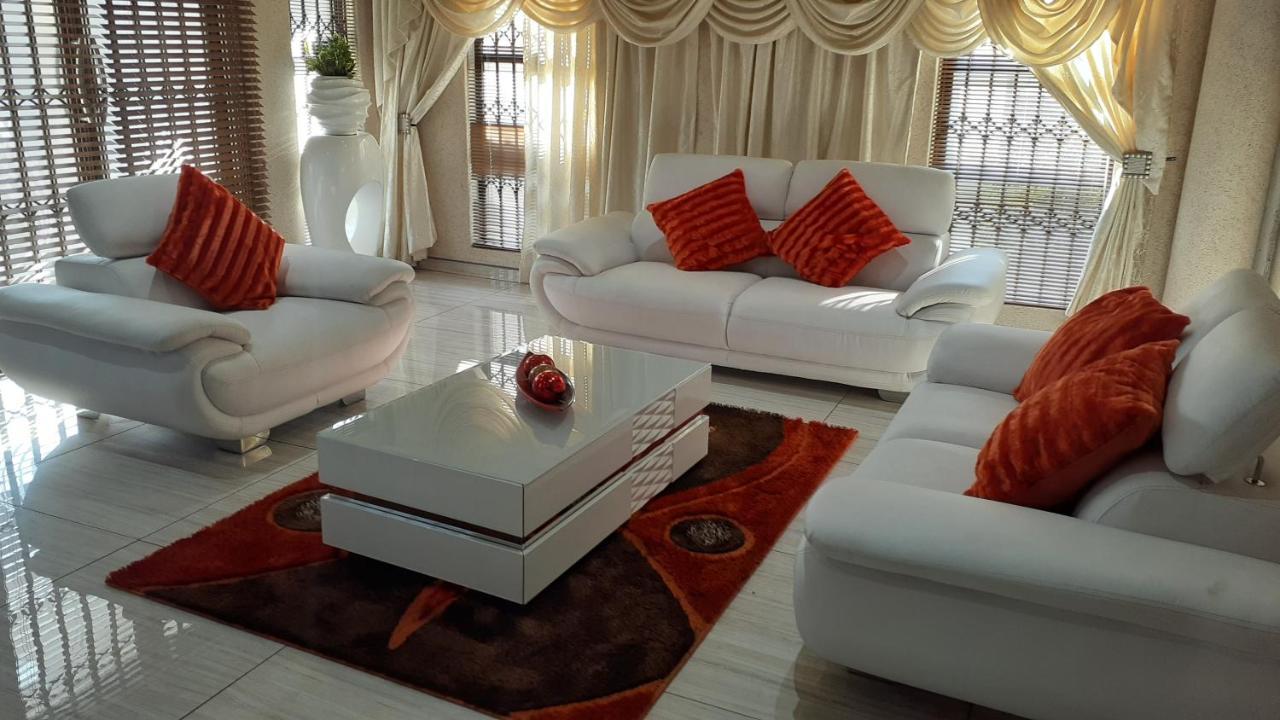 Angelocean Guest House Witbank Eksteriør billede