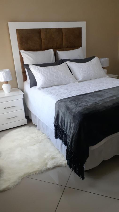 Angelocean Guest House Witbank Eksteriør billede