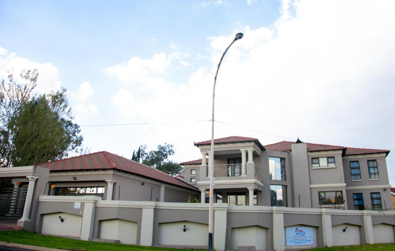 Angelocean Guest House Witbank Eksteriør billede