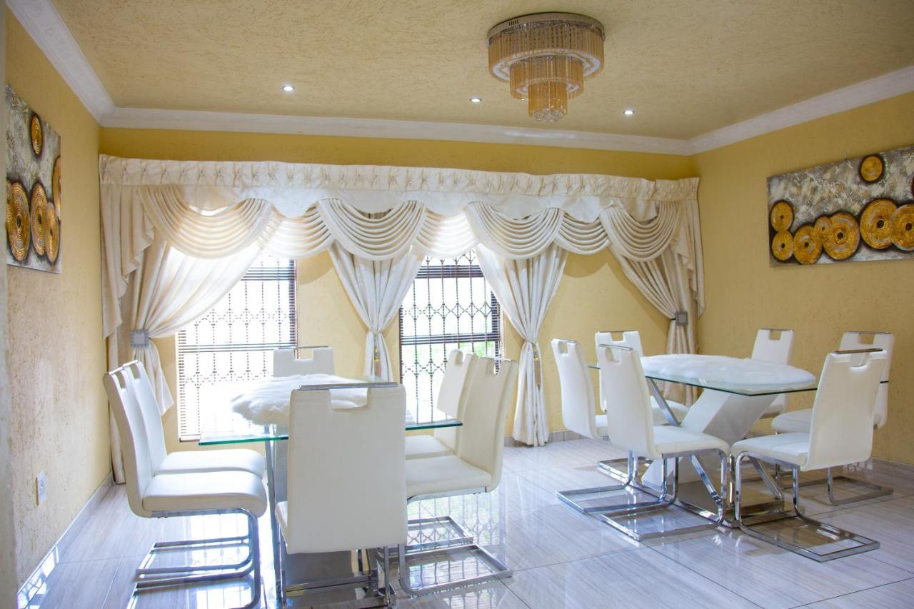 Angelocean Guest House Witbank Eksteriør billede