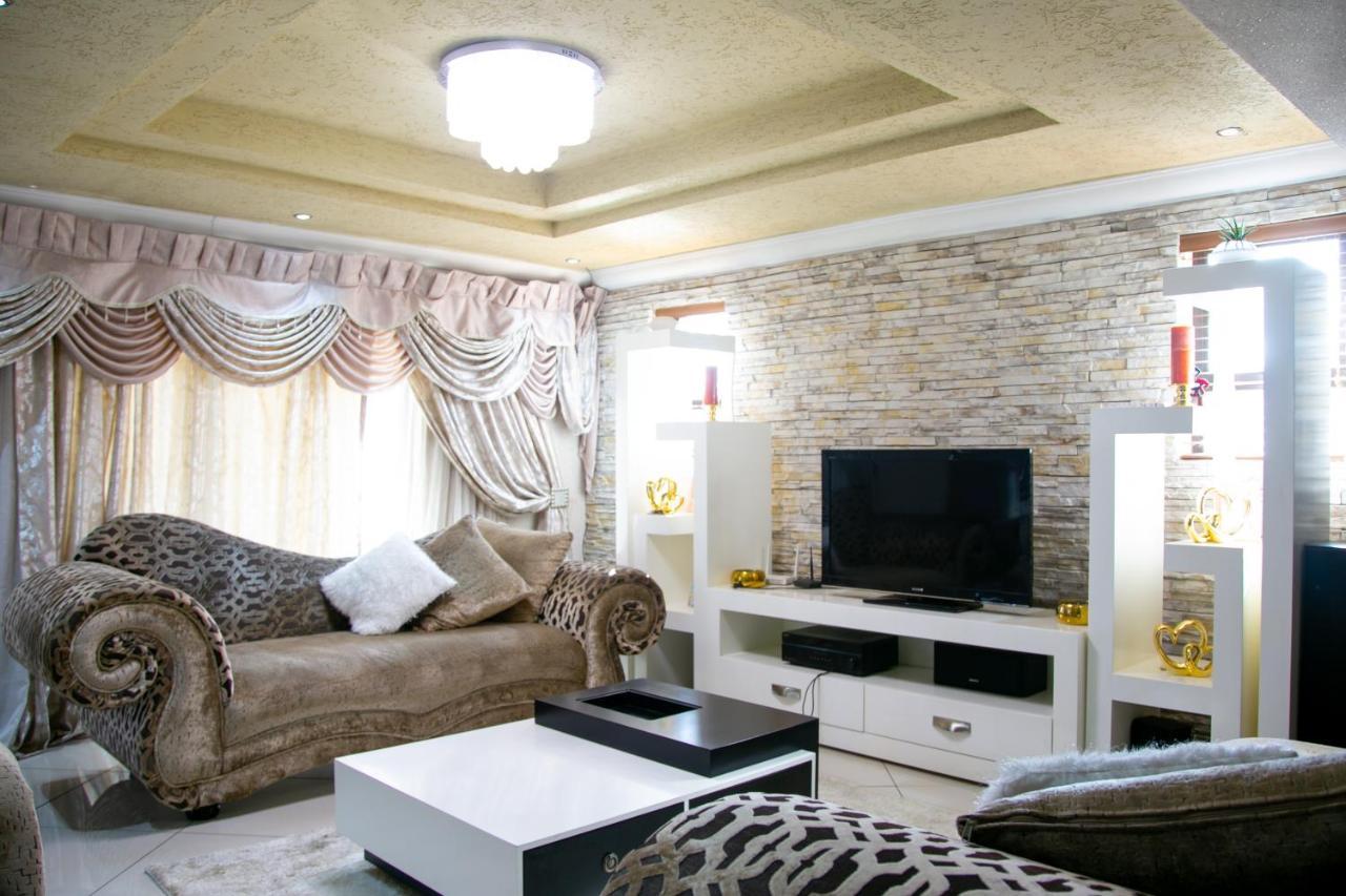 Angelocean Guest House Witbank Eksteriør billede