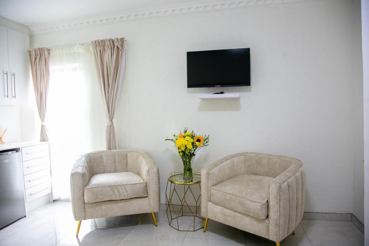 Angelocean Guest House Witbank Eksteriør billede
